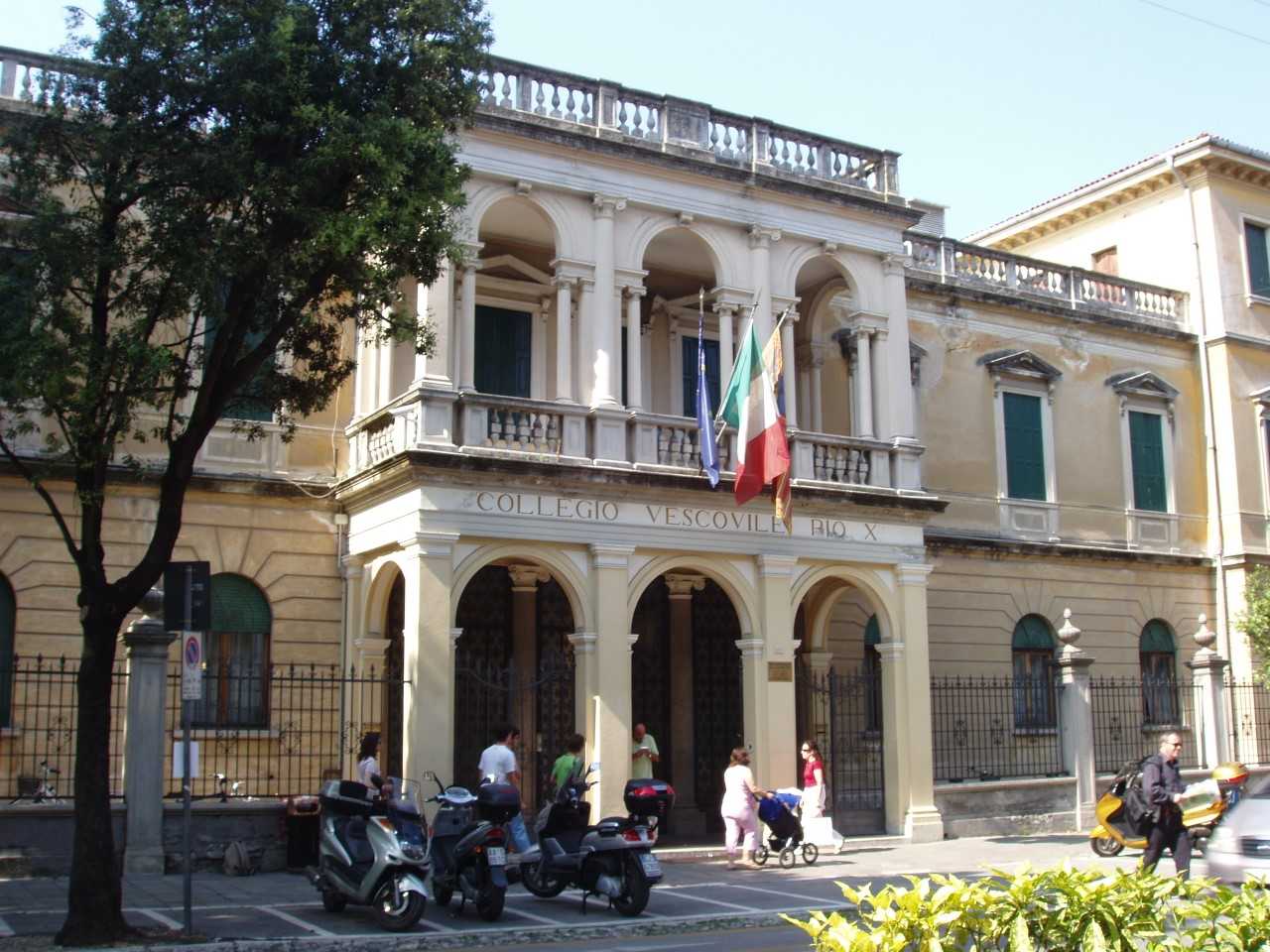 NUOVO PORTE APERTE AL COLLEGIO VESCOVILE PIO X