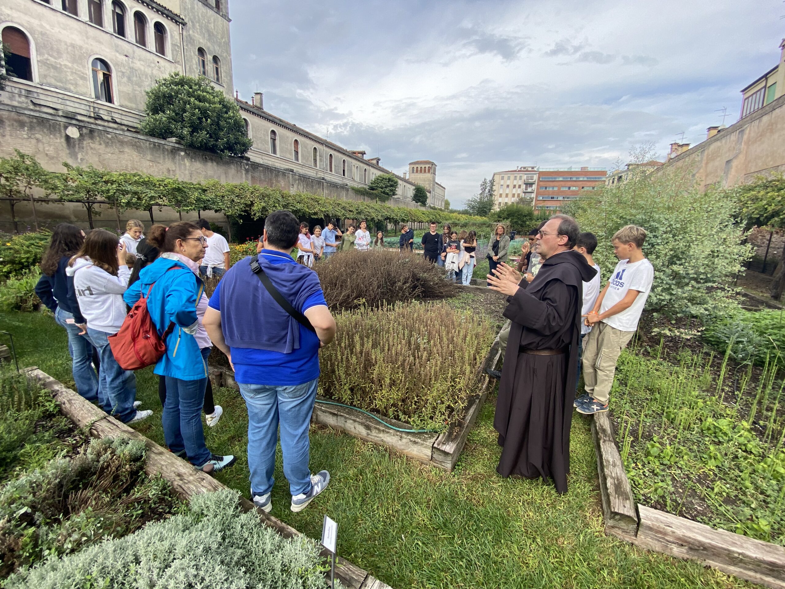Le terze medie indirizzo Musa in visita al Giardino mistico dei Carmelitani Scalzi